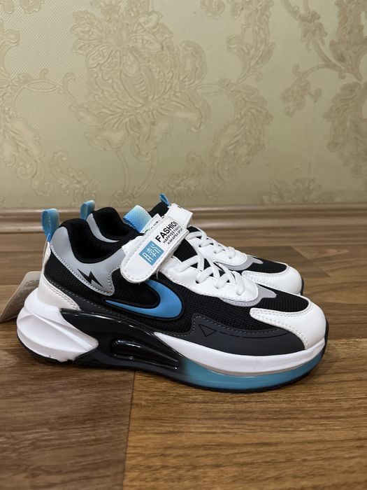 Продам кроссовки новые 37 размер