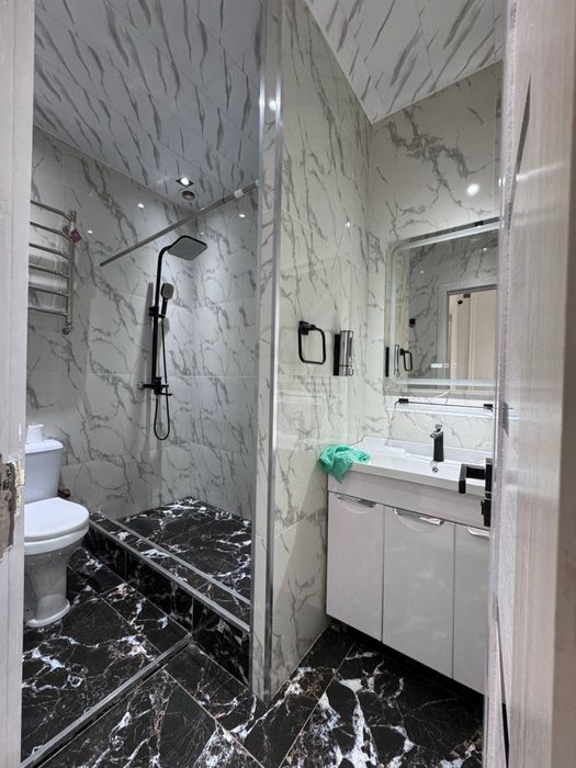 Бадамзар 6 комн 3,5 сотик еуродом