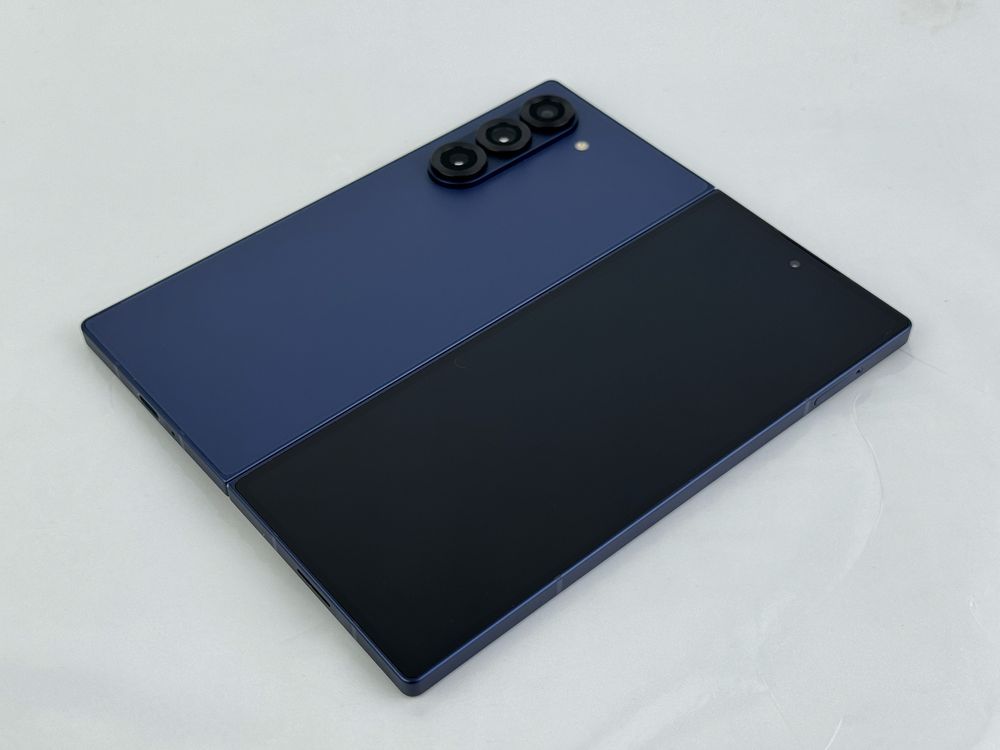 Samsung Galaxy Z Fold 6 5G 512GB 12RAM Navy Отличен! Гаранция!