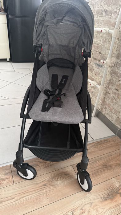 Продам новую прогулочную коляску