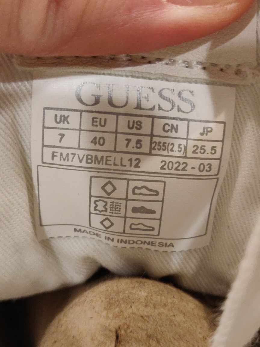 Сникърси Guess номер 40