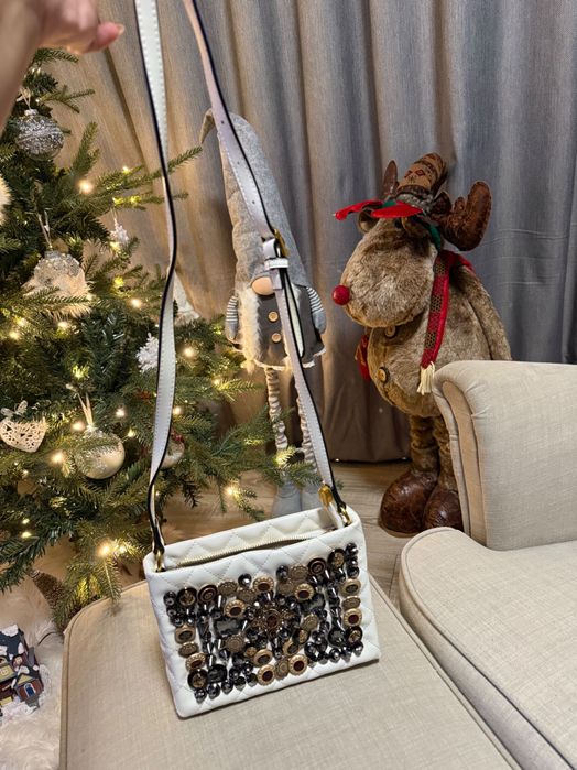 Бяла Чанта Meledik с камъни.