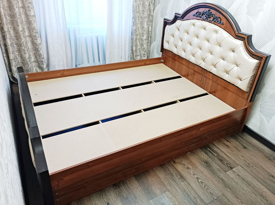 Двуспальная кровать ( 220 см * 180 см)