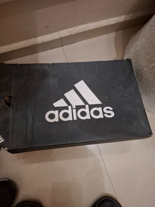 Продавам маратонки ADIDAS