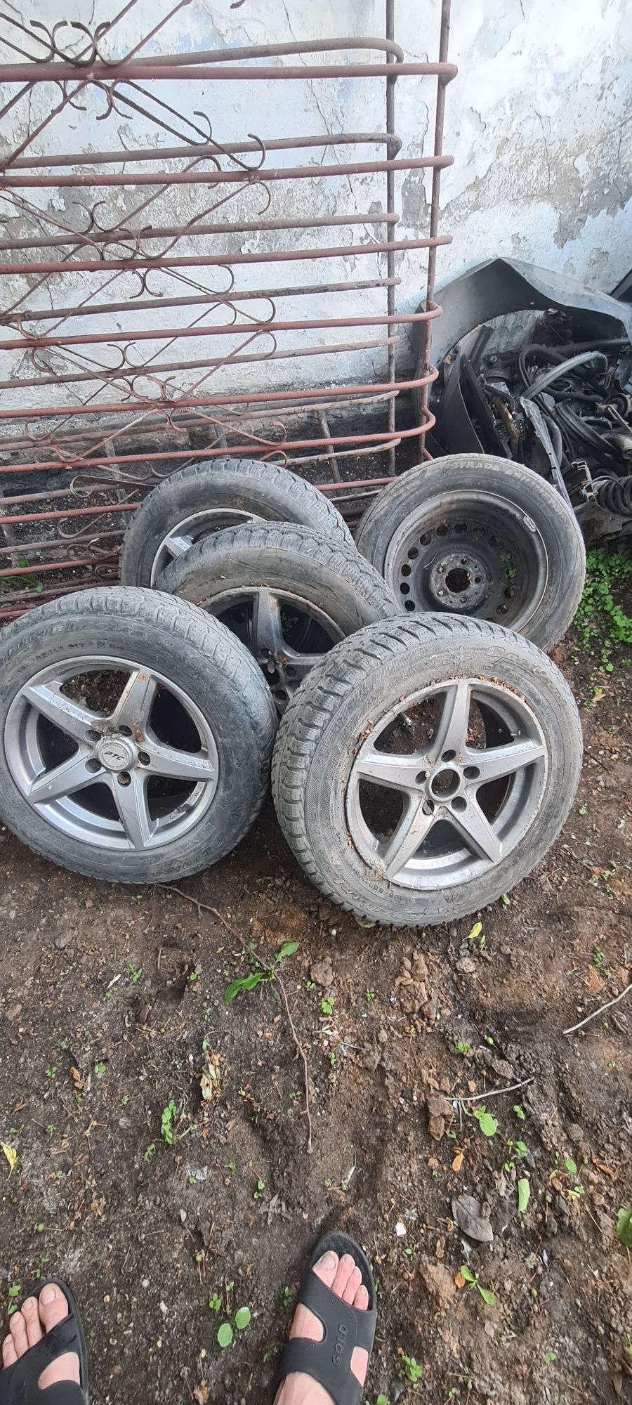 Продаю диски R15  с резиной.