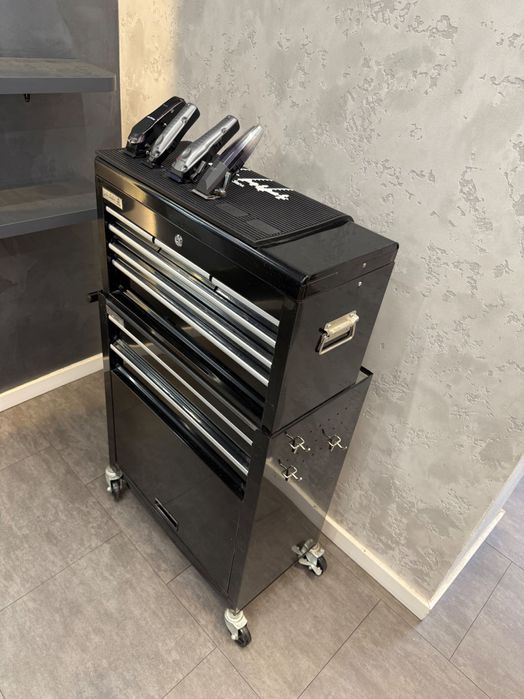 John barber and sons//Шкаф за барбър, фризьор или татуист