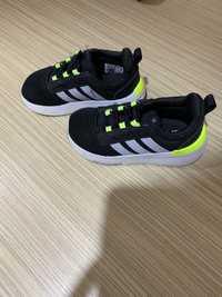 Pantofi sport marca Adidas