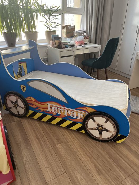 Продам кровать- машинку