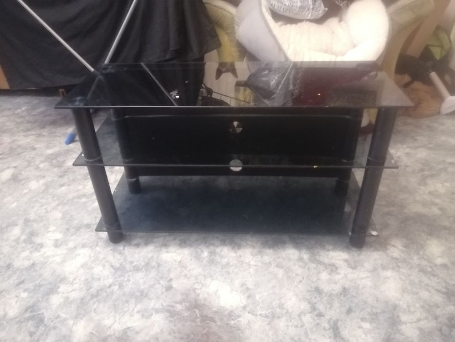 Продам стеклянный столик хорошего качества