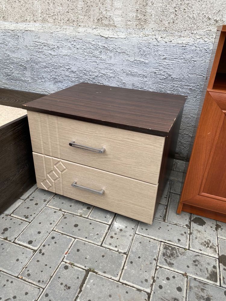 Продам кровать и тумбы