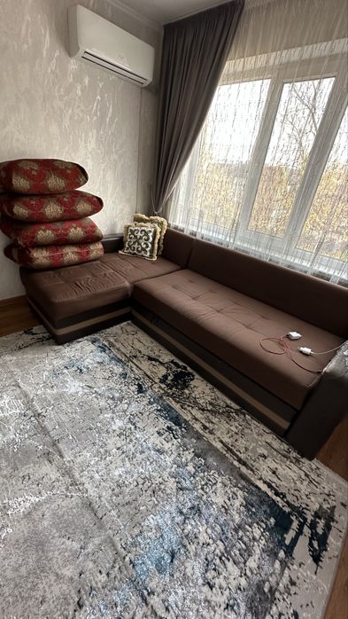 диван в хоршим состояни