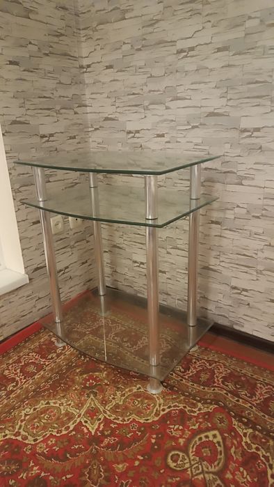 Подставка для телевизора в хорошем состоянии