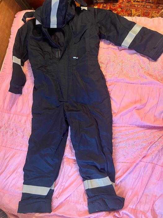 Продаются зимние комбинезоны