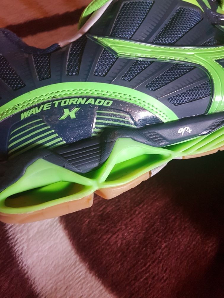 Mizuno Wave Tornado 45