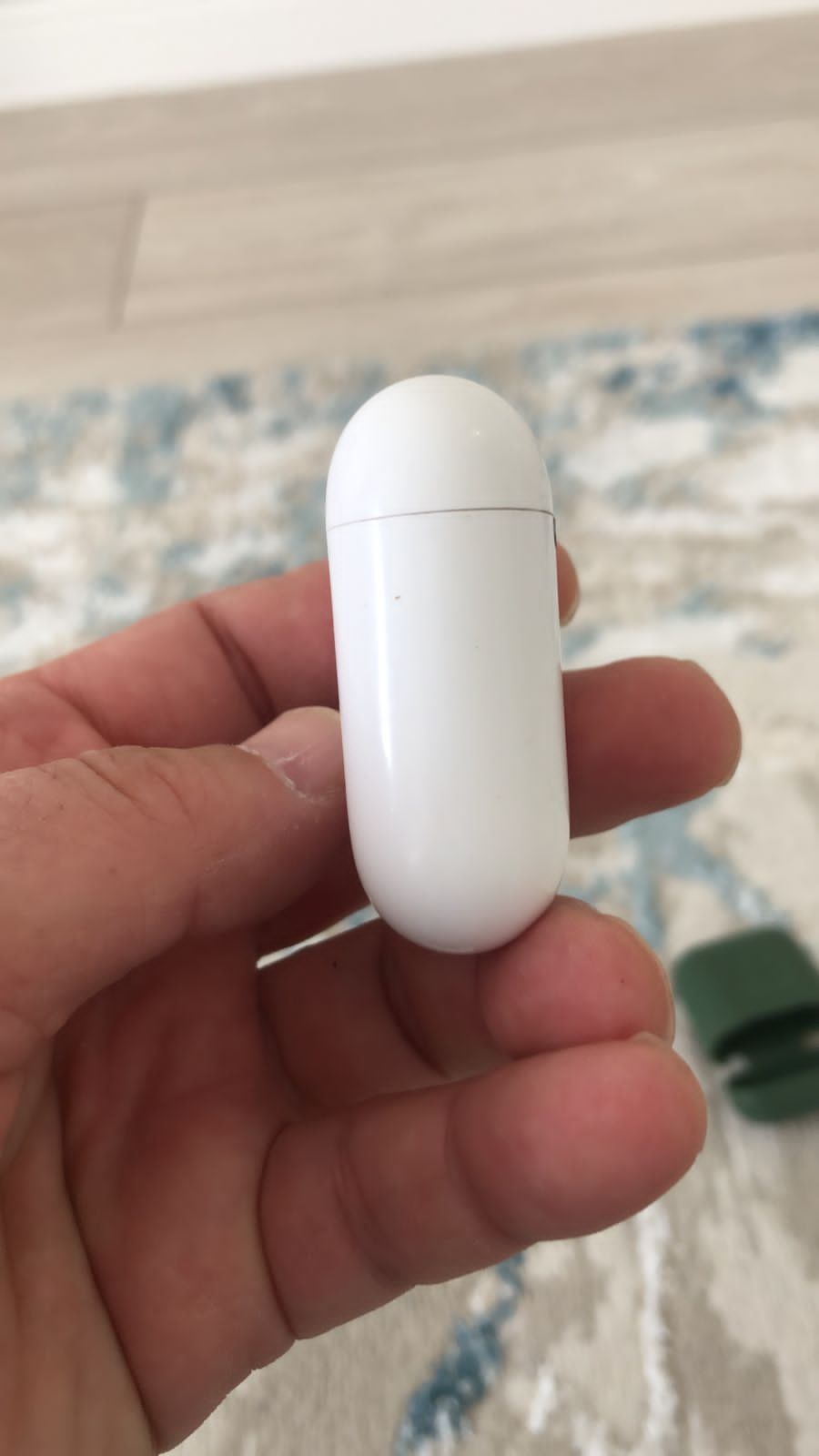 Продам оригинал кейс от Airpods 2