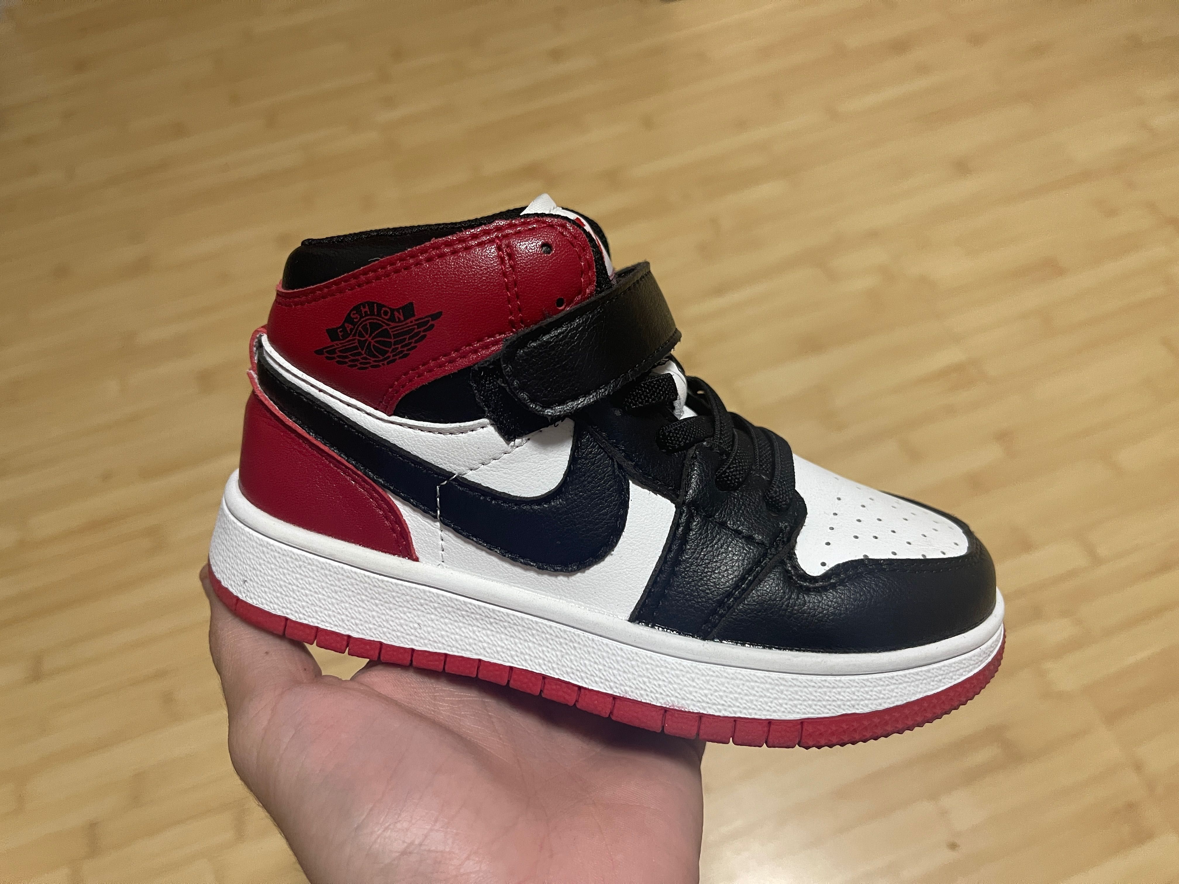 Air jordan 1 Mid Black toe