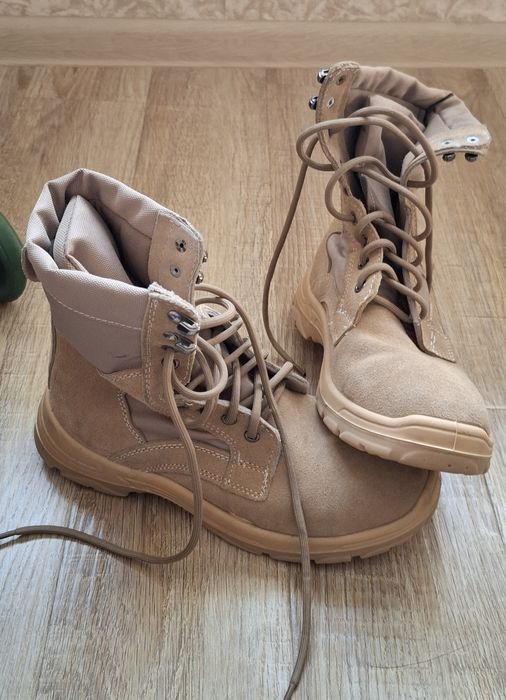 Военные ботинки с высоким берцем