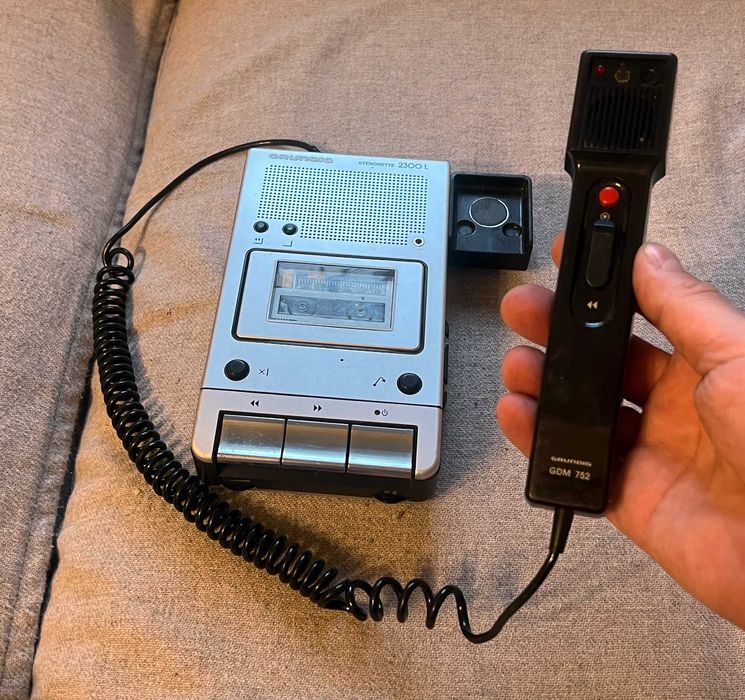 Dispozitiv de redare si inregistrare Grundig Stenorette 2300 L