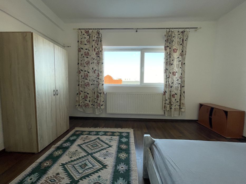 Inchiriez apartament 4 camere