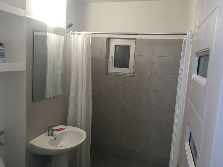 Apartament de închiriat, 2 camere Craiovita (Materna)