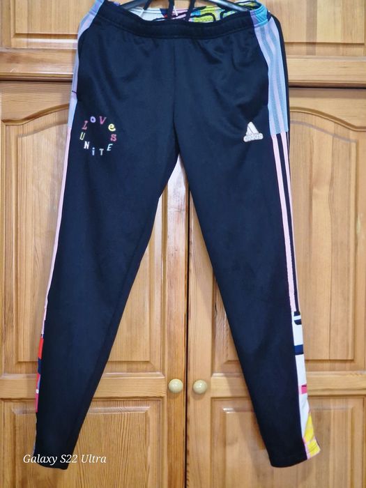 Оригинален спортен екип на Адидас!