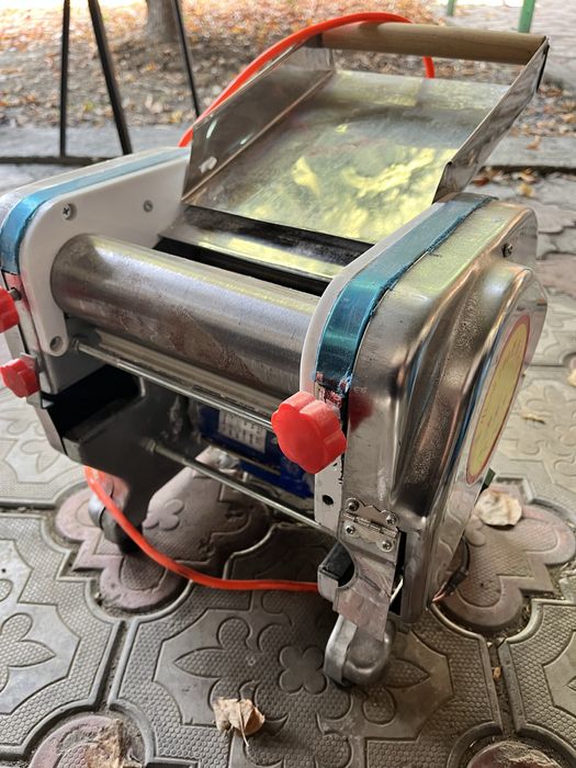 Тестораскаточная машишнка (лапшарезка)