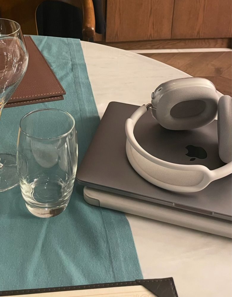AirPods Max Silver (1-gen; lightning)