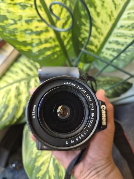 DSLR Canon Eos 1000d cu obiectiv