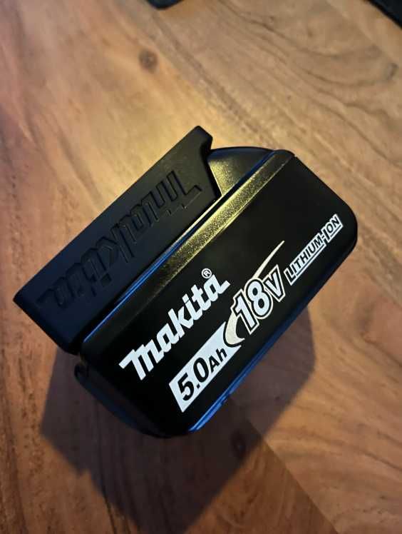 Стойки за стена за батерии и машини Parkside , Dewalt , makita