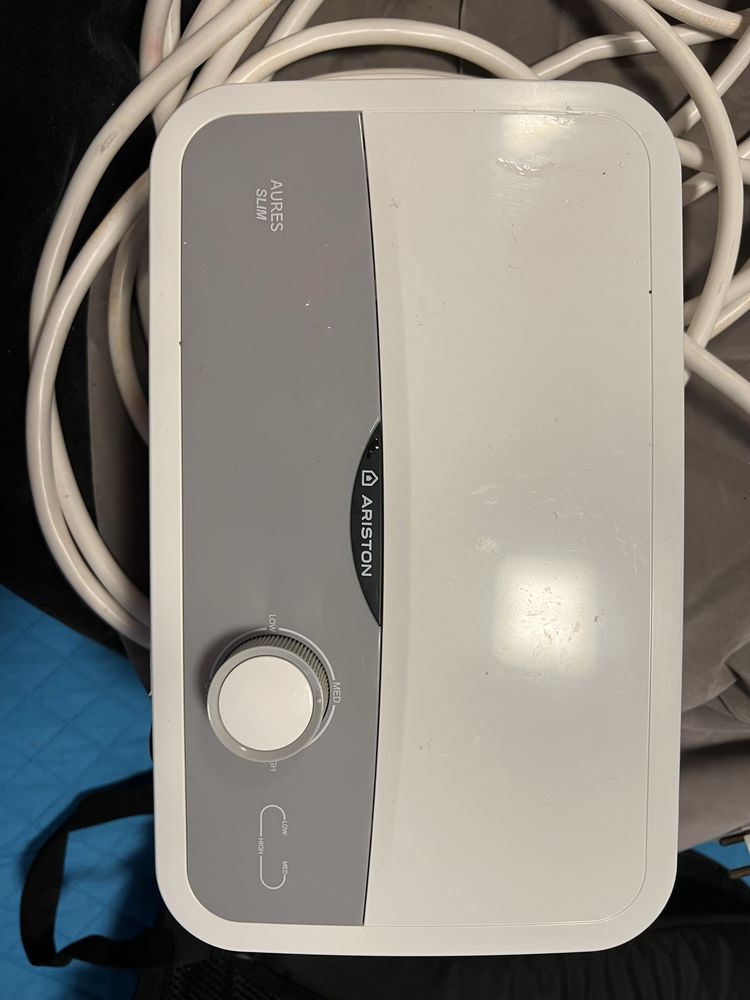 Instant de apa Ariston Aures Slim 3,5