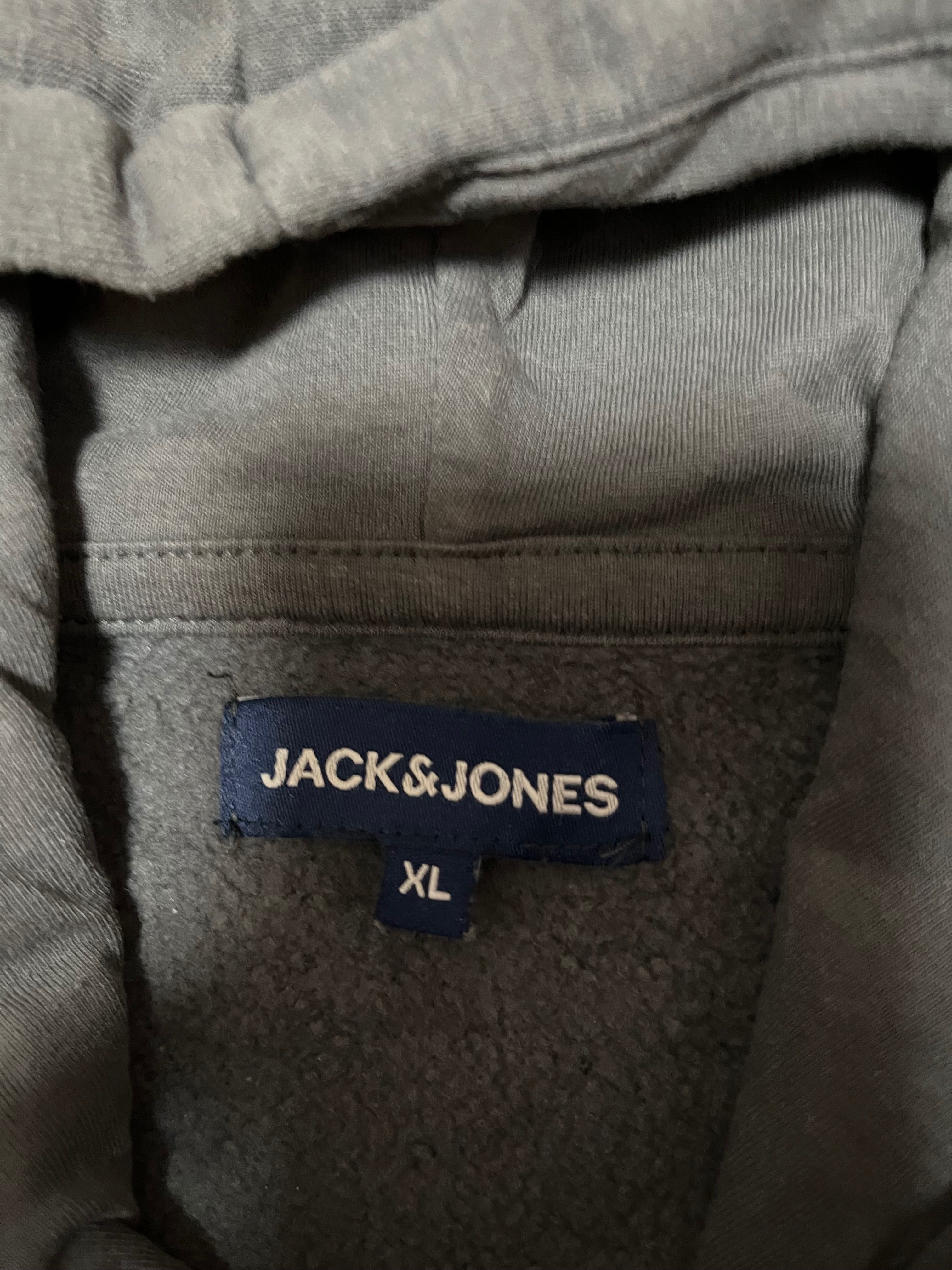 Продавам суичър Jack Jones