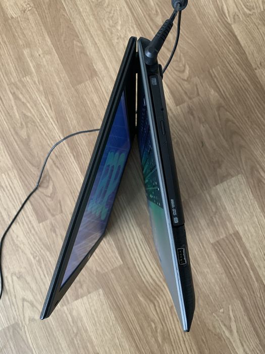 Laptop Acer slim display 15,6,700gb m,4gb ram,functional cu incarcator