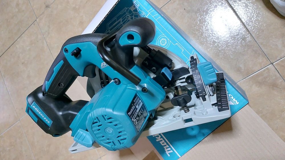 Fierastrau circular pe acumulator Makita DHS680Z