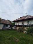 Vând CASA  cu teren de 4850 m2 la 10 km de. Moinesti Com  ARDEOANI.