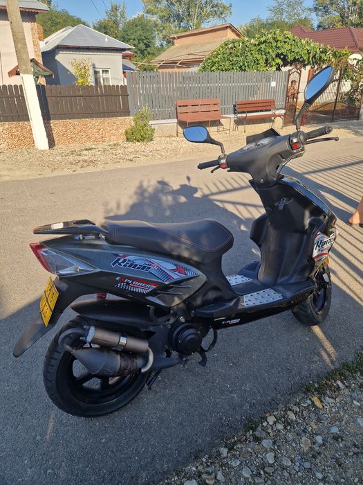 Vând scuter 49c in 2 timpi