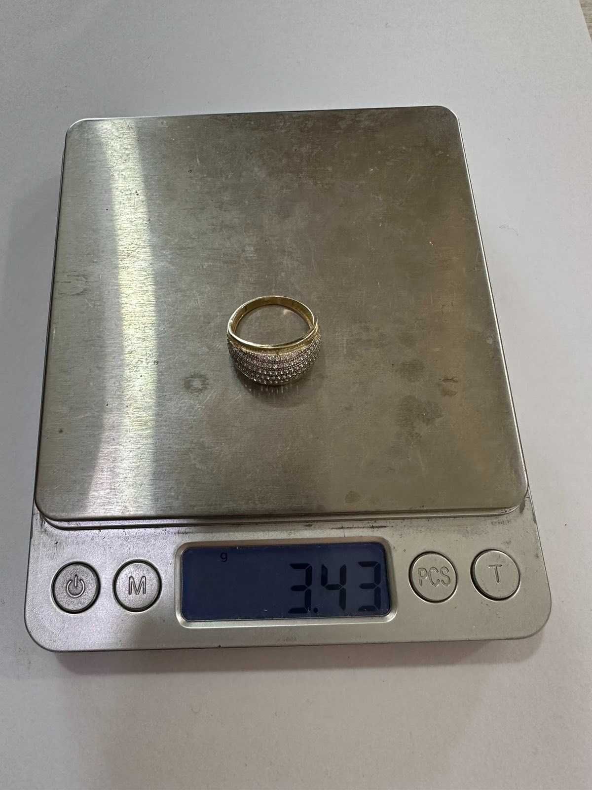 Продавам дамски златен пръстен 14К 585