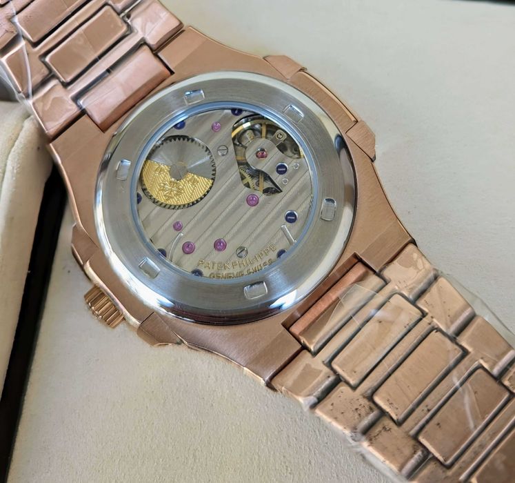 Patek Philippe Nautilus Moonphase 5712 с автоматичен механизъм