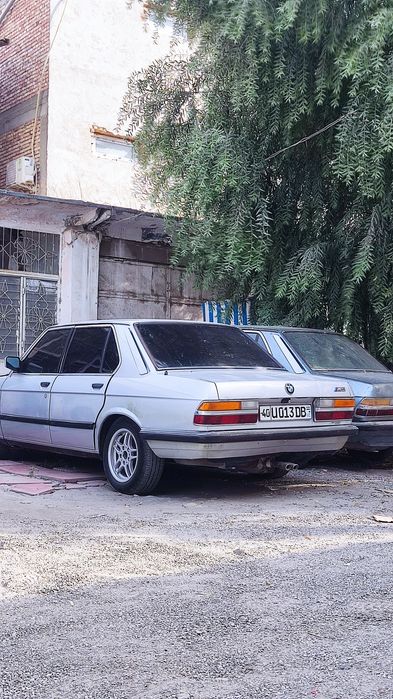 bmw 5m 28 sotiladi