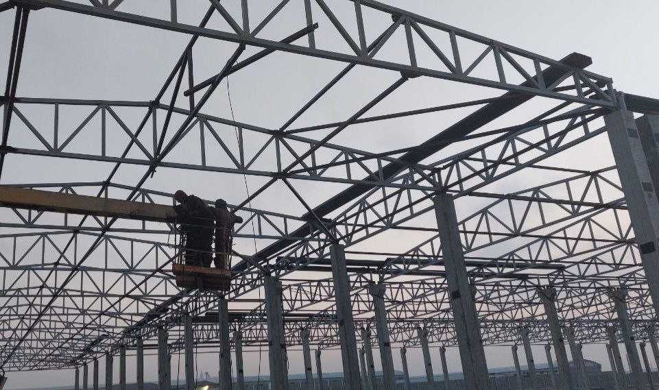 Изготовление металлоконструкций. Монтаж сэндвича.