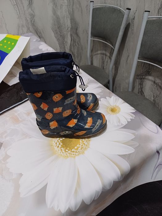 Продаётся Lc Waikiki резиновые утепление сапоги