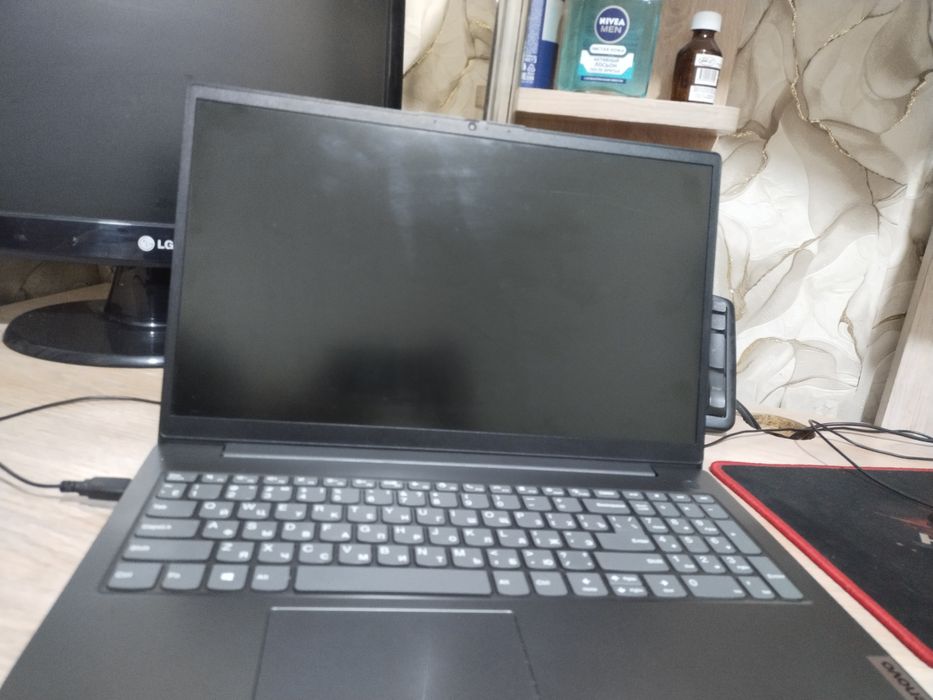 Ноутбук Lenovo        .