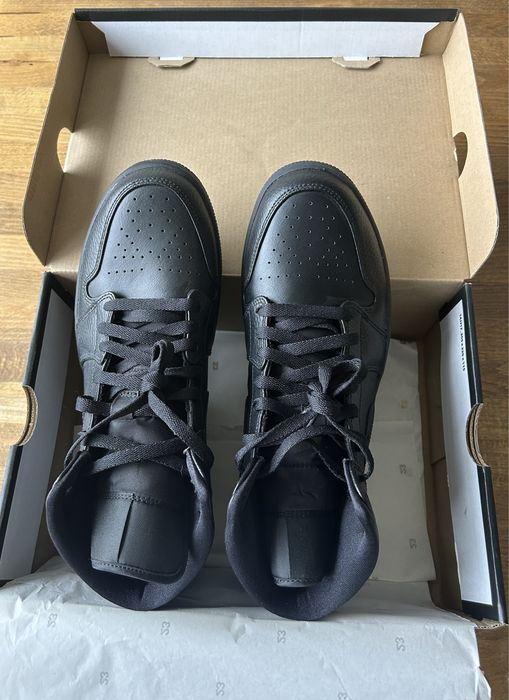 Nike Air Jordan 1 Mid 'Triple Black'