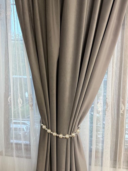 Draperii gri.   .