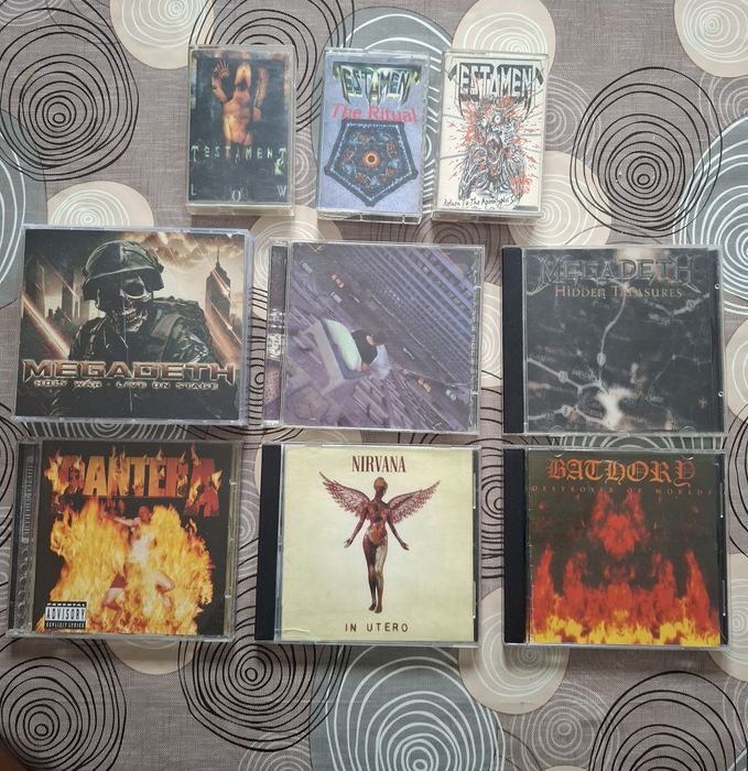 Дискове и касетки на метъл и рок групи