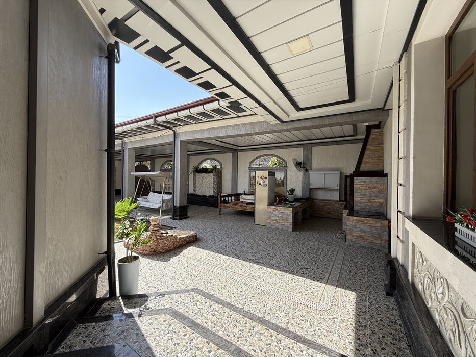 6,7 соток 6 хона сифатли қурилган авторский проэктдаги ховли сотилади!