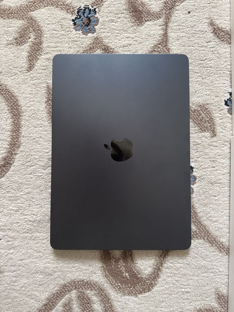 MacBook Air M2 8/256 gb