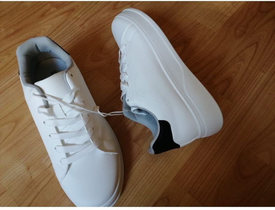 Adidas noi cu eticheta Lc waikiki
