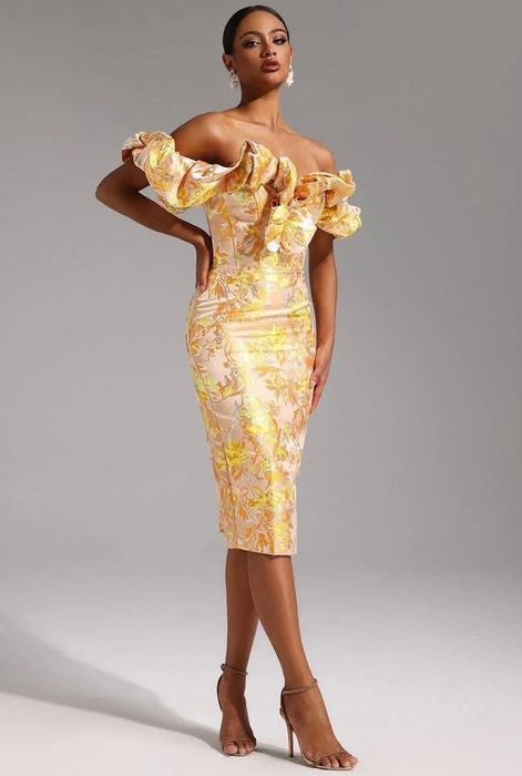 Bella Barnett ASOS нови официални рокли