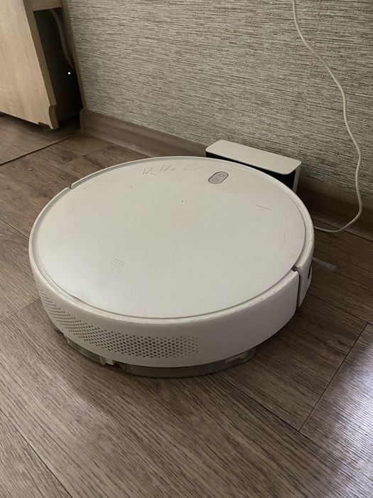 Продам робот пылесос