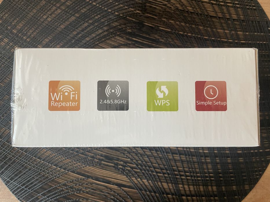 Wi-Fi усилвател повторител Dual Band 1200M 2.4GHz + 5GHz Extender, Нов